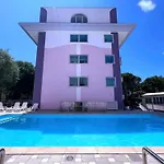 Bright Apartment-beahost * Бібіоне